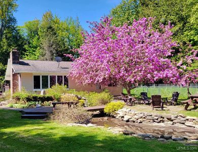 7446 2475th Ln, Gladstone, MI, 49837