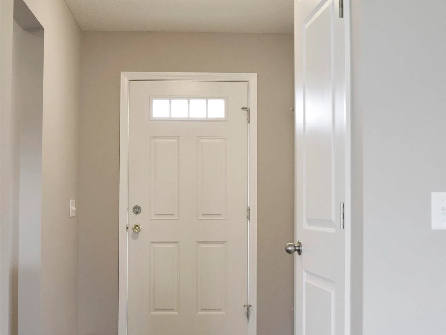 4 bed, 2.5 bath, 1795 sqft, $2,395 — Photo 2