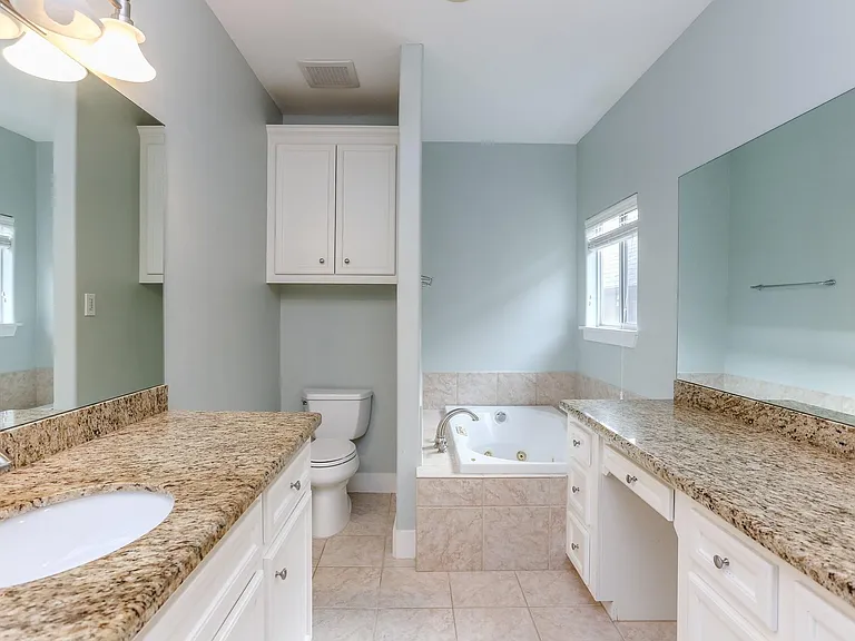 832 W 18th St #A — Photo 19