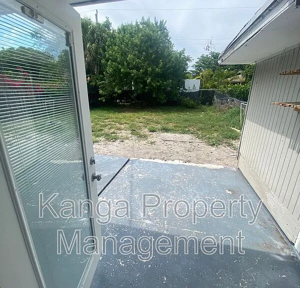 4329 Cocoanut Rd — Photo 8
