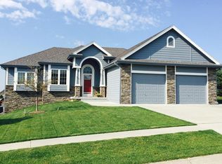 1400 S Larchmont Dr, Council Bluffs, IA 51503