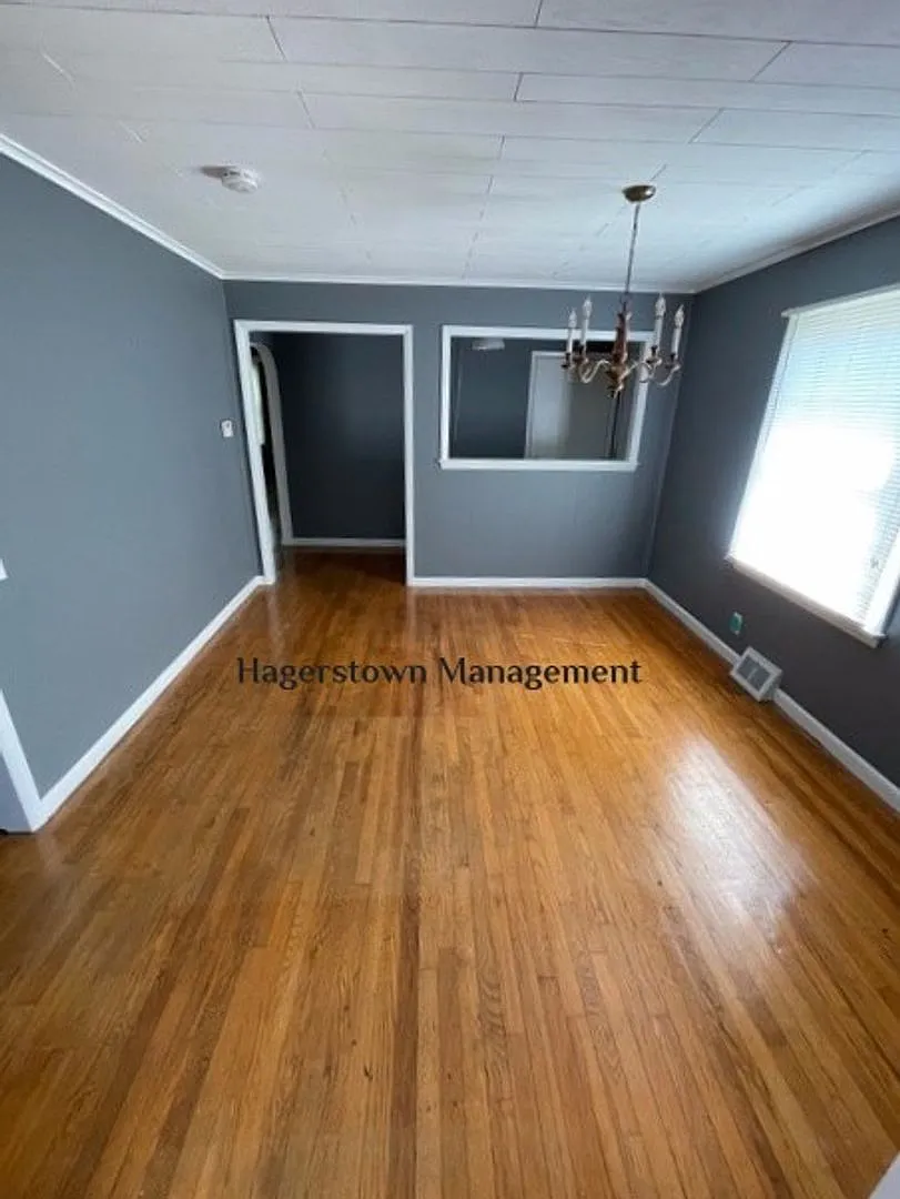 Single Family Home in Big Pool — Photo 3