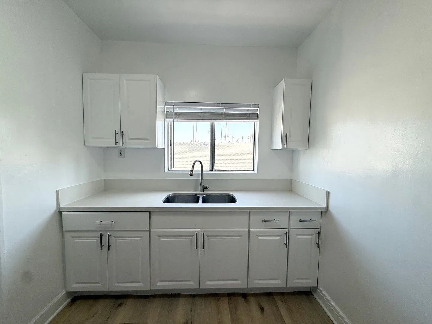 2322 S. Vineyard Ave — Photo 3