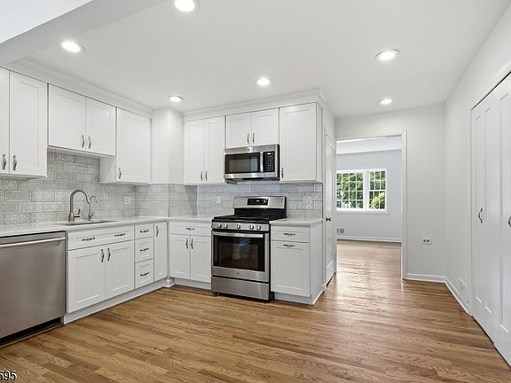 4th image of 52 Hamilton St