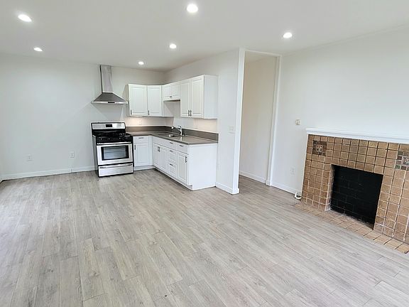 3rd image of 135 E Buckthorn St #135A