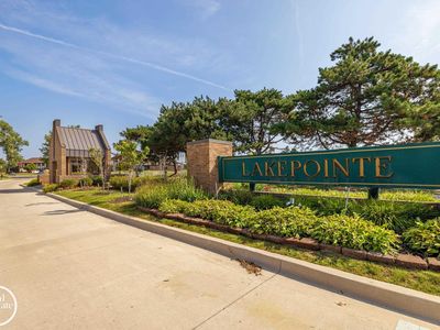 403 Country Club Dr, Saint Clair Shores, MI, 48082