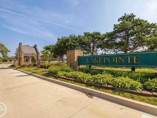 403 Country Club Dr, Saint Clair Shores, MI 48082