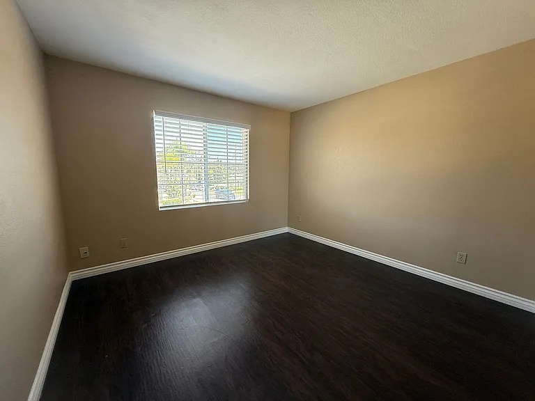216 Richmond Park Pl — Photo 42