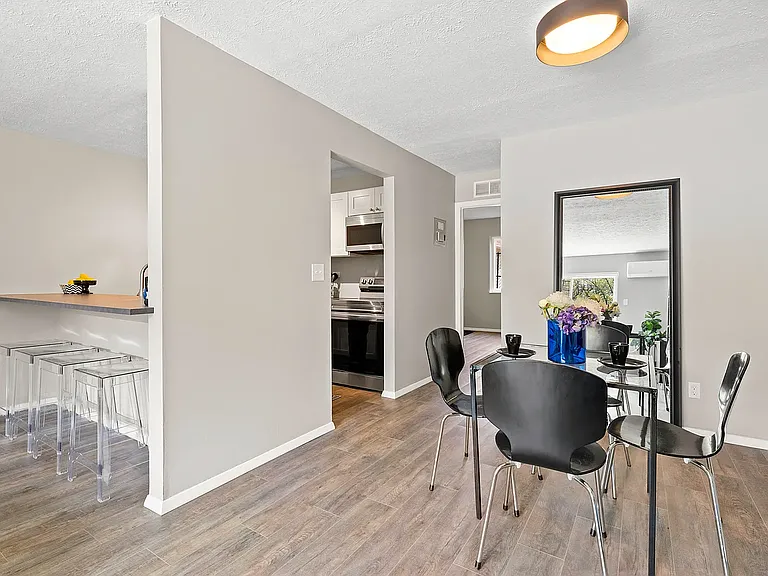 10524-10532 Clifton Blvd — Photo 11