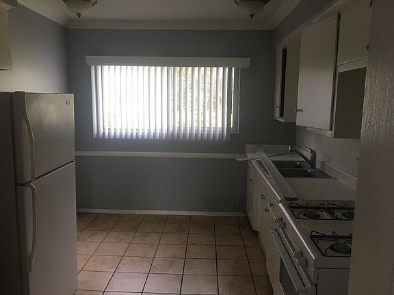 3rd image of 7323 Willoughby Ave #14