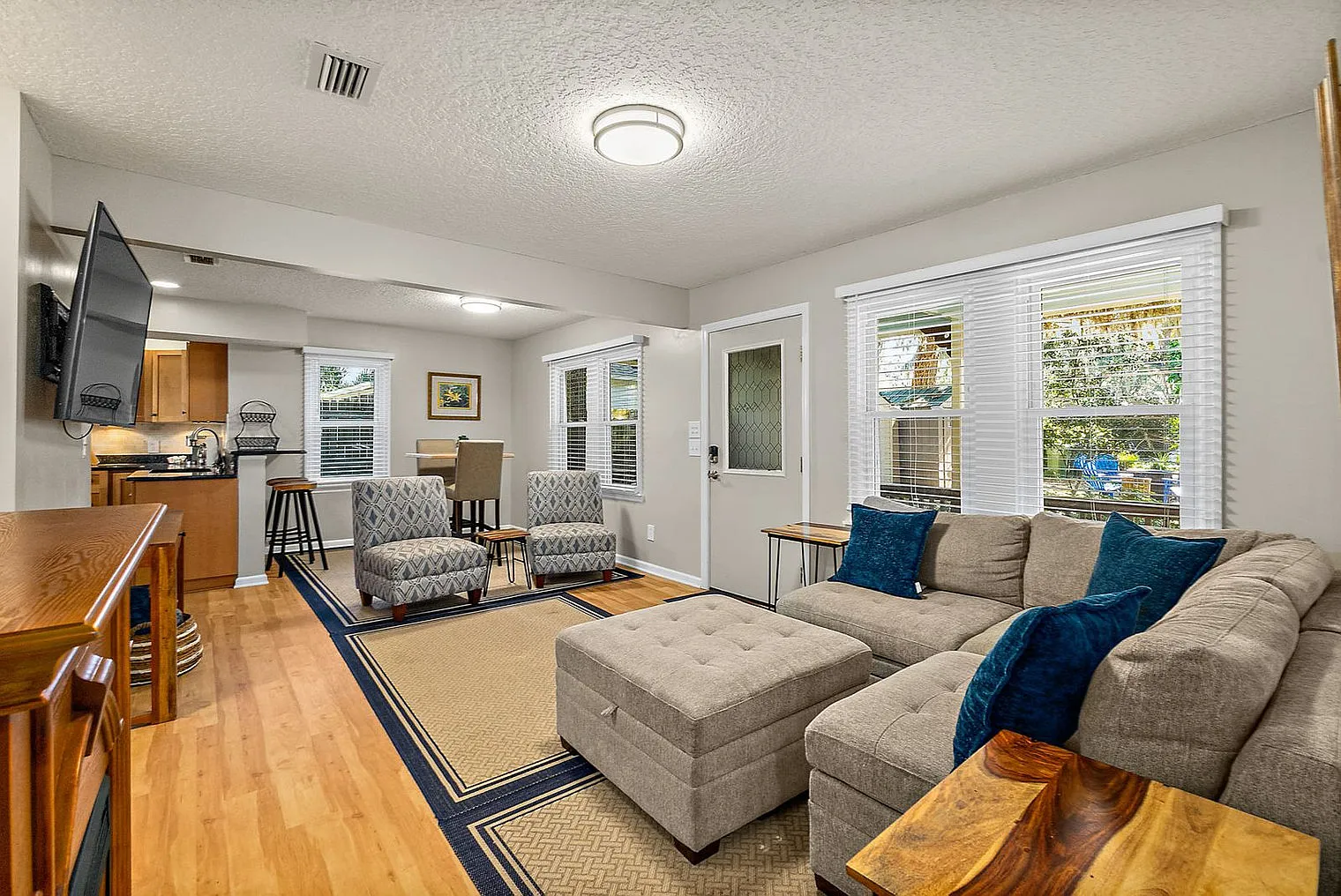 3 bed, 2.0 bath, 1496 sqft, $4,994 — Photo 1