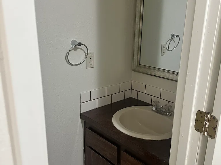 1708 & 1710 Etna St #1708 — Photo 7