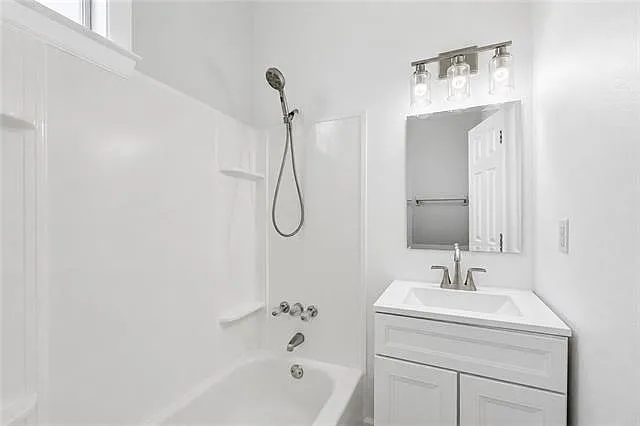 913 N Tonti St — Photo 13