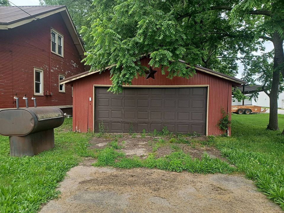 2nd image of 1009 S Van Buren St