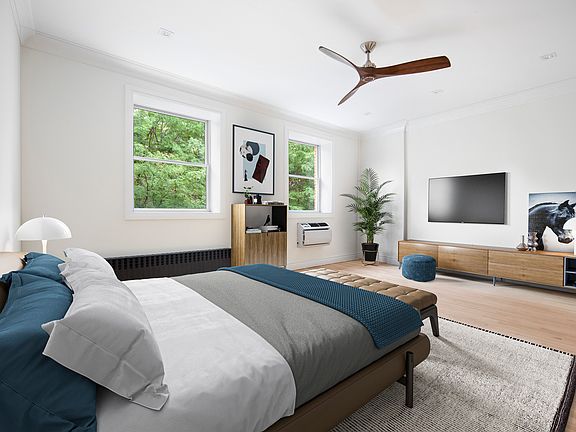 4th image of 203 E 7th St