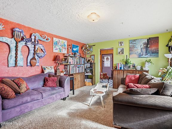 3rd image of 1523 E Nettleton Gulch Rd