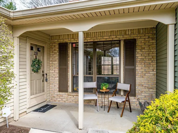 228 Perth Hill Ct, Aberdeen, NJ 07747