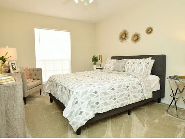 Master Bedroom - Chateaux Dijon Apartments