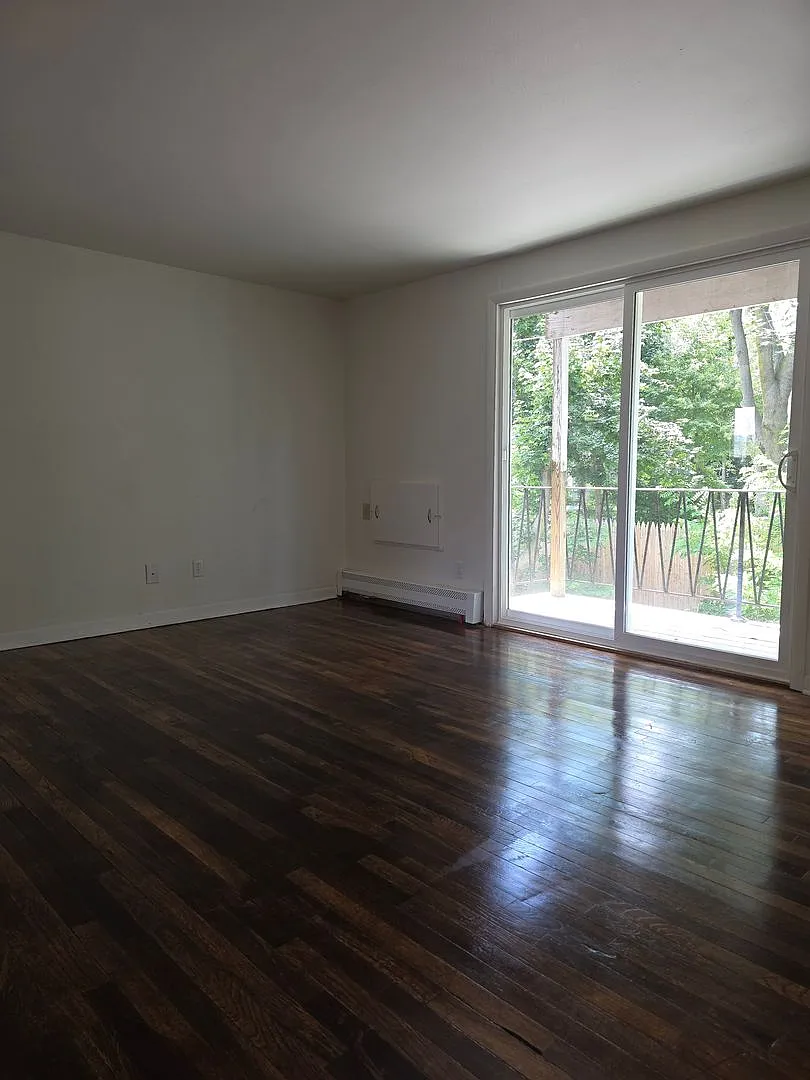 2 bedroom upper — Photo 3