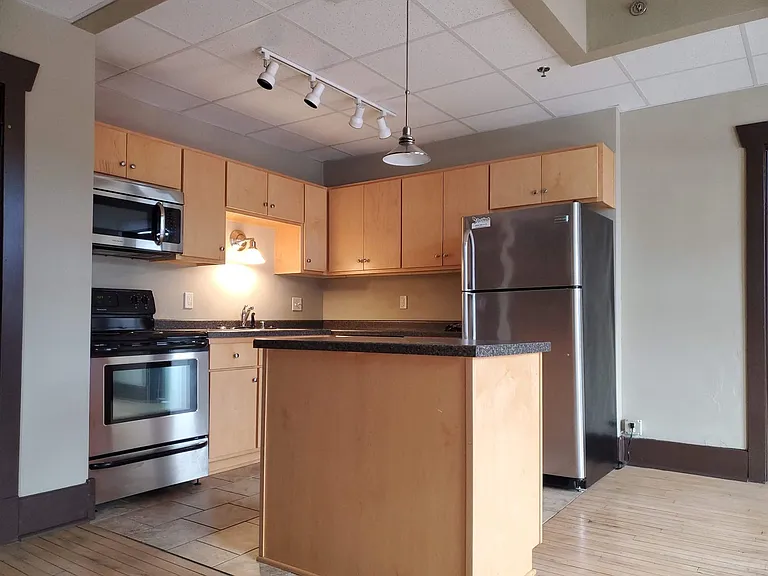 241 N Broadway — Photo 10