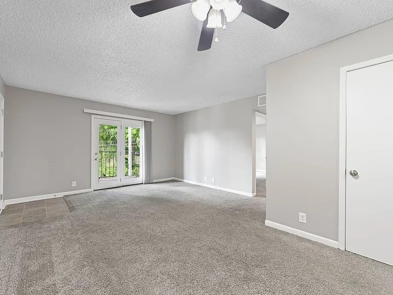 Autumn Ridge Apartment Community — Photo 38