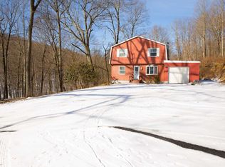 50 Starlight Dr, Hopewell Junction, NY 12533