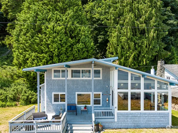 8088 Possession Beach Walk, Clinton, WA 98236