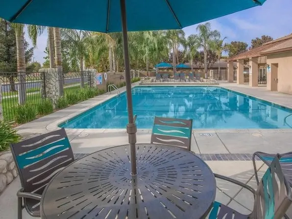 Breakwater Apartments