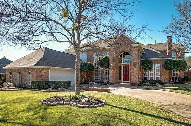 1st image of 661 Hawthorn Cir