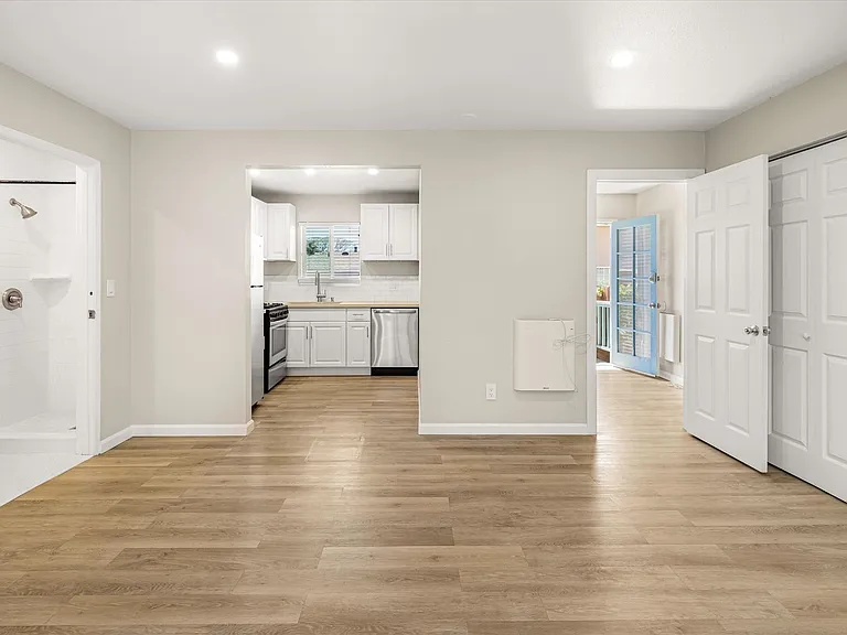 130 S Soledad St — Photo 12