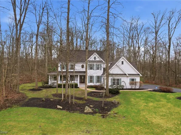 113 Champion Ln, Chagrin Falls, OH 44022