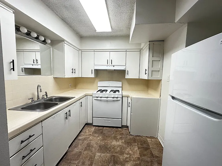 712 N Adams St — Photo 6