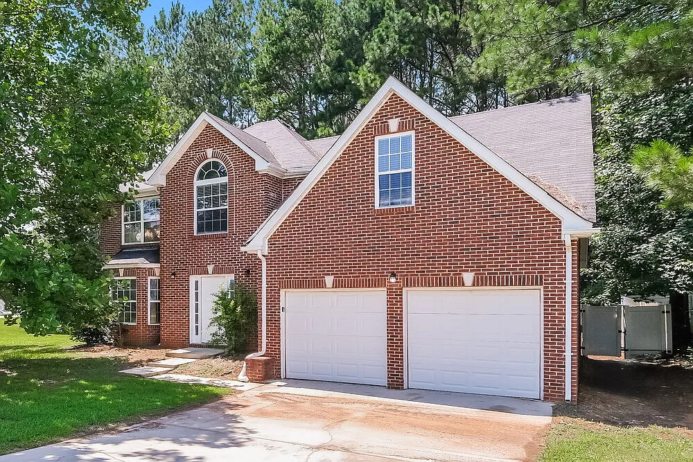 4 bed, 2.5 bath, 2814 sqft, $2,380 — Photo 1