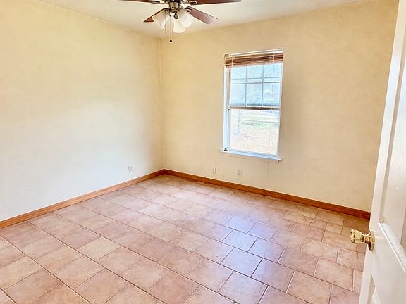 4th image of 352 Rainbow Ln