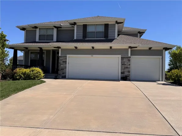 928 N Stonecrest Rd, Olathe, KS 66061