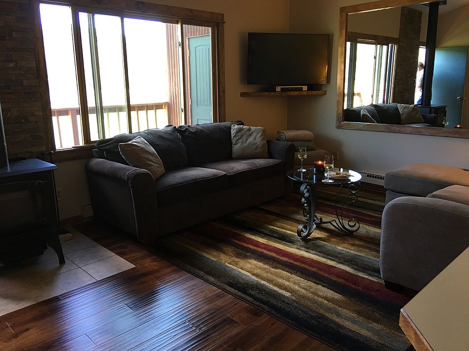 Living room, 2 full couches