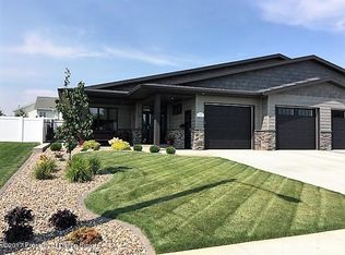 315 18th Ave W, Dickinson, ND 58601