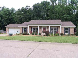 7422 Castle Hills Dr, Newburgh, IN 47630