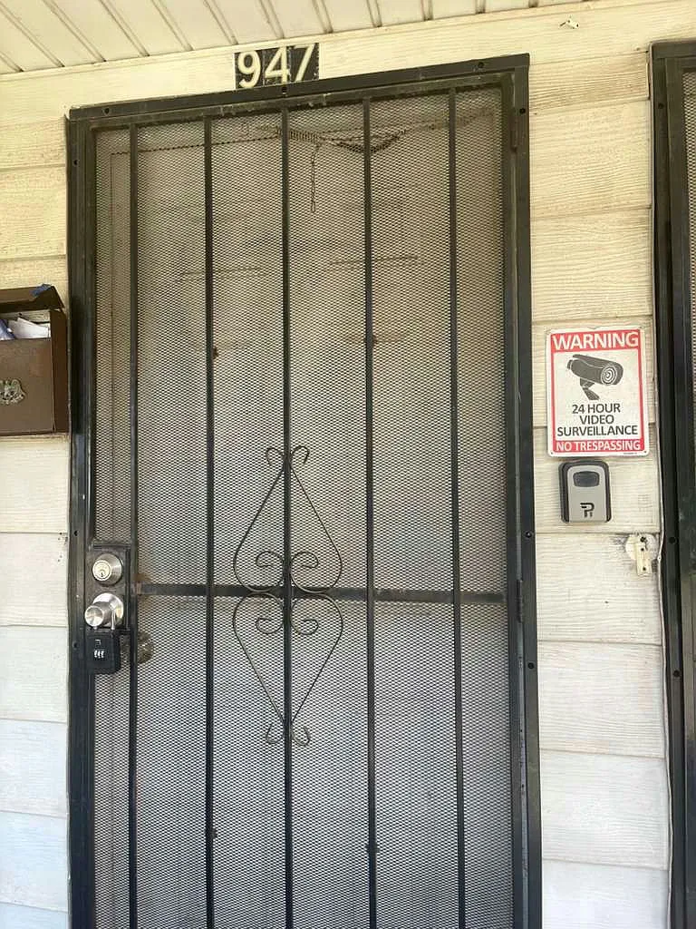 2 bed, 900 sqft, $1,000 — Photo 1