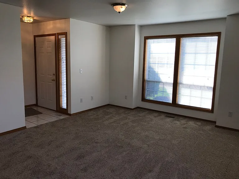 3246 N Mitchell St — Photo 2