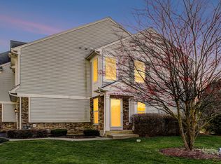 691 Pointe Dr, Crystal Lake, IL 60014