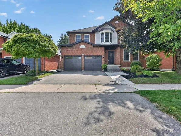 2114 Country Club Dr, Burlington, ON L7M 4A5