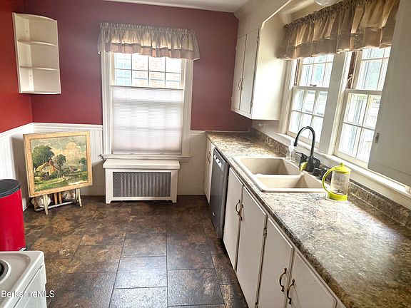 5th image of 144 Elberon Ave