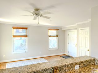 100 Dry Mill Rd SW UNIT 203, Leesburg, VA 20175