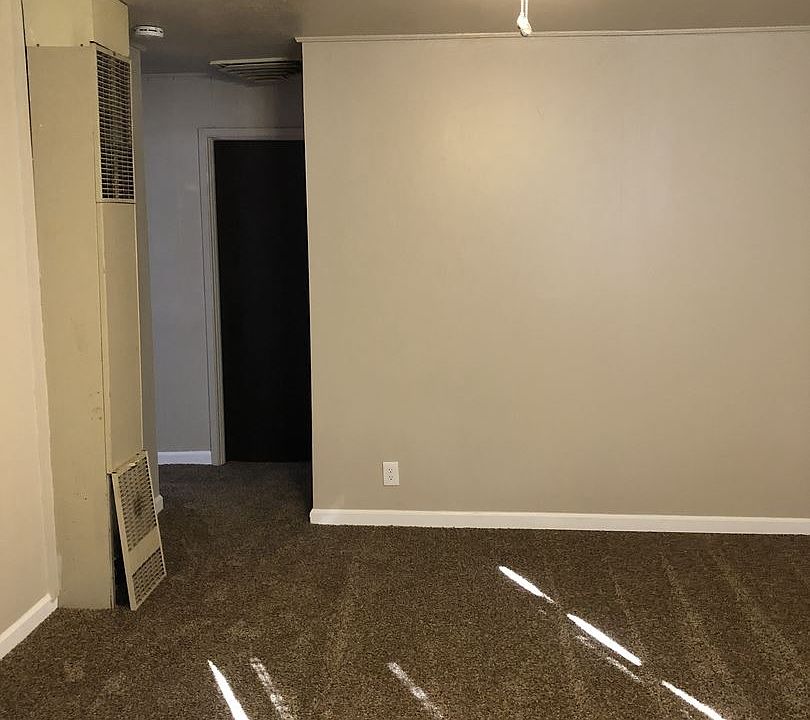 2nd image of 2215 College St