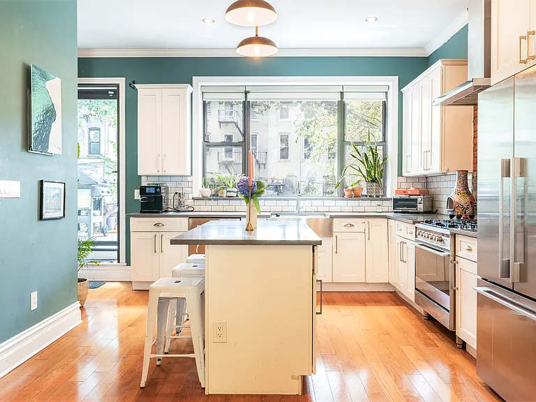 504 Halsey St #2 — Photo 4