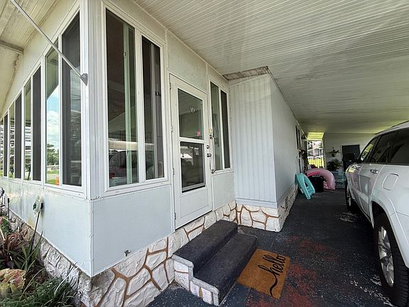 4th image of 948 Marcy Dr