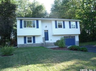 62 Windebank Ln, Minoa, NY 13116