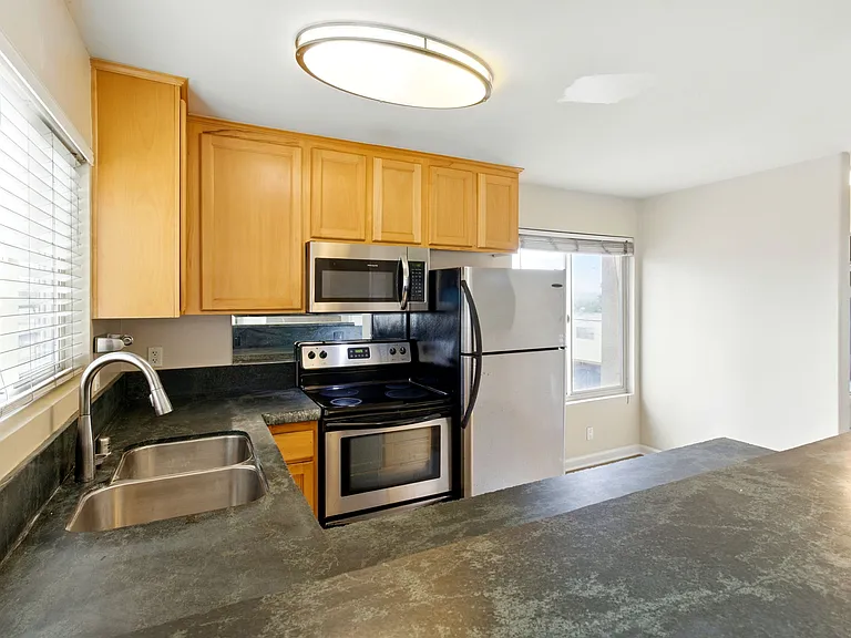 2123 Garnet Ave #5 — Photo 8