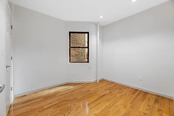 Rented by REAL New York | media 30